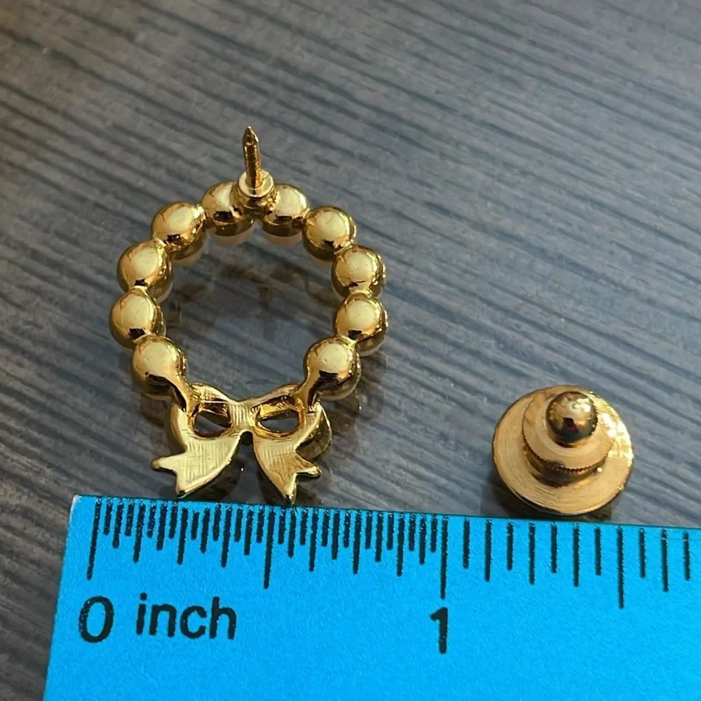 Vintage 1999 AVON Pearlesque Wreath Pin with Goldtone Bow